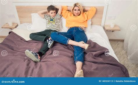 mom sharing bed with stepson|sharing bed with stepmom: 864 videos found on Yandex.